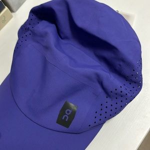 On cloud running hat